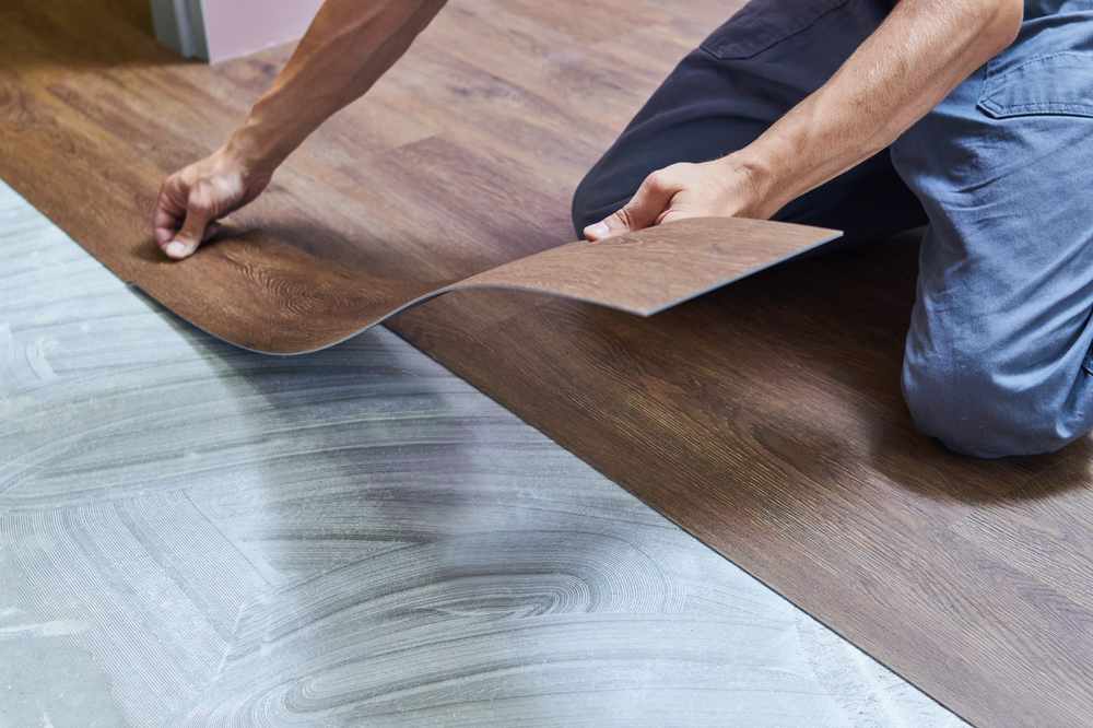 Vinyl Kleben In 5 Schritten Zum Perfekt Verlegten Boden